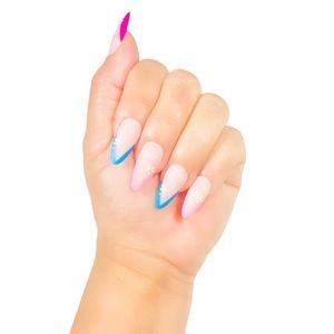 Almond flower nails finish matte.